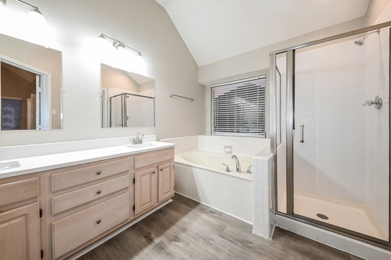 2,250/Mo, 1200 Regent St Mesquite, TX 75149 Main Bathroom View