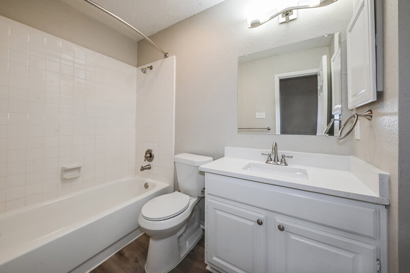 2,250/Mo, 1200 Regent St Mesquite, TX 75149 Bathroom View 2