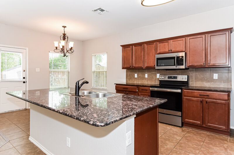 2,525/Mo, 1321 Waco Turner Royse City, TX 75189 Kitchen View