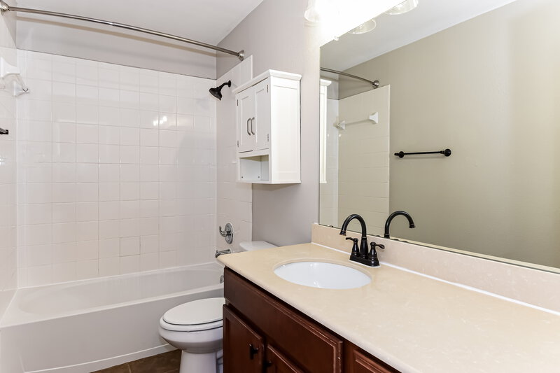 2,525/Mo, 1321 Waco Turner Royse City, TX 75189 Bathroom View