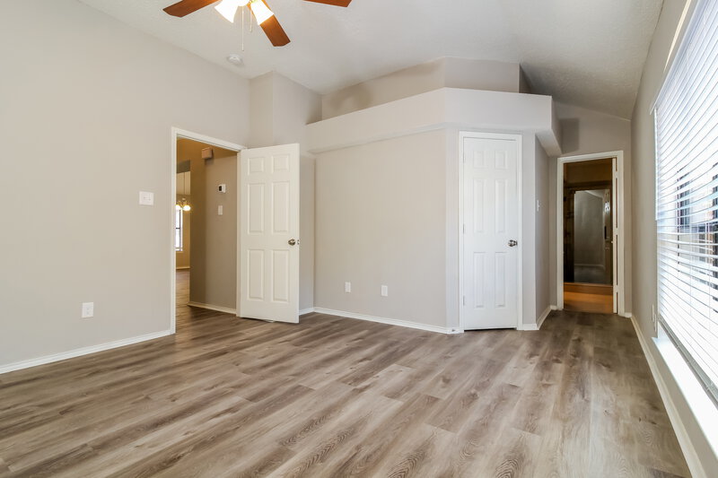 2,150/Mo, 701 Park View Ave Mckinney, TX 75070 Living Room View