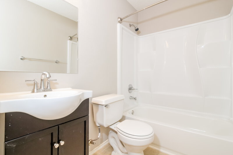 2,150/Mo, 701 Park View Ave Mckinney, TX 75070 Bathroom View