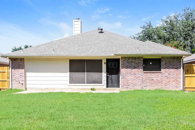 2,150/Mo, 701 Park View Ave Mckinney, TX 75070 Rear View