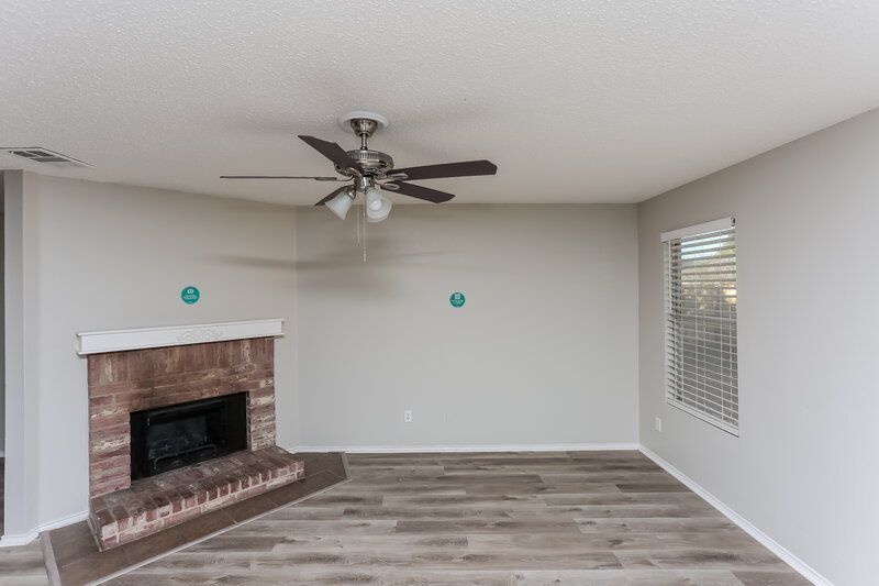 1,880/Mo, 5617 Ainsdale Dr Fort Worth, TX 76135 Living Room View