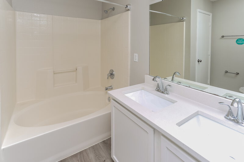 1,880/Mo, 5617 Ainsdale Dr Fort Worth, TX 76135 Main Bathroom View