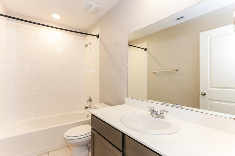 2,075/Mo, 980 Alton Dr Aubrey, TX 76227 Bathroom View