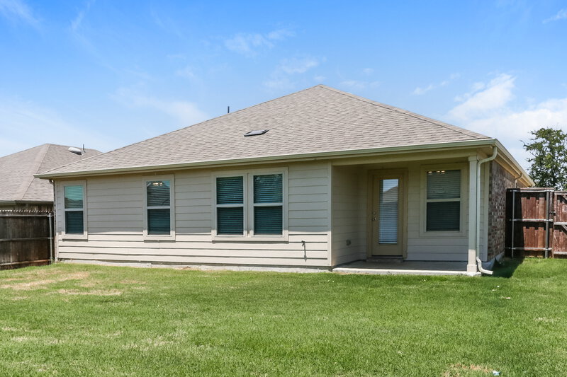 2,075/Mo, 980 Alton Dr Aubrey, TX 76227 Rear View