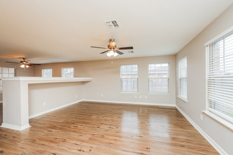 2,190/Mo, 310 Quail Run Rd Red Oak, TX 75154 Living Room View