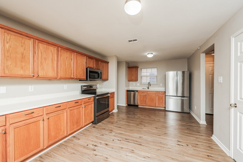 2,190/Mo, 310 Quail Run Rd Red Oak, TX 75154 Kitchen View