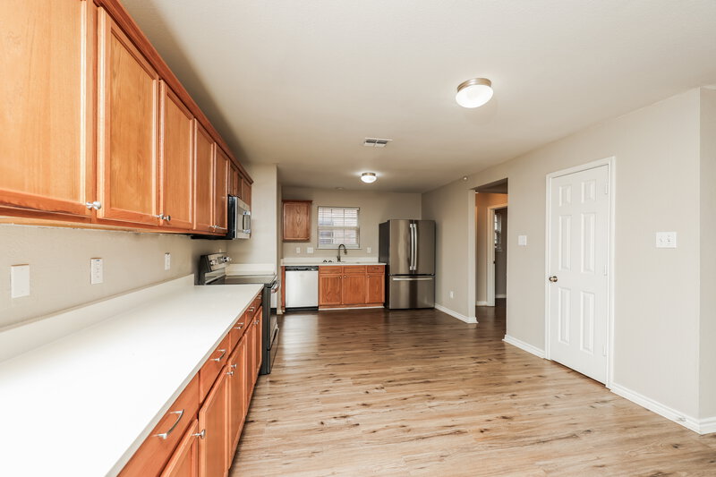 2,190/Mo, 310 Quail Run Rd Red Oak, TX 75154 Kitchen View 3