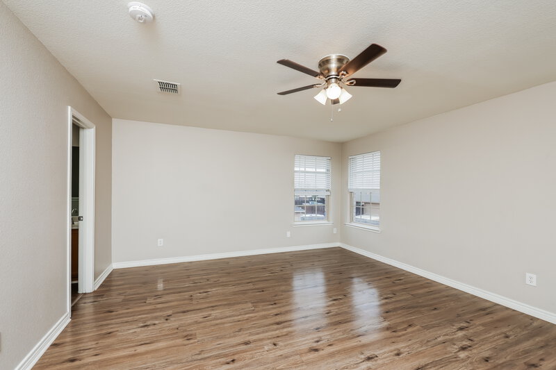 2,190/Mo, 310 Quail Run Rd Red Oak, TX 75154 Main Bedroom View 2