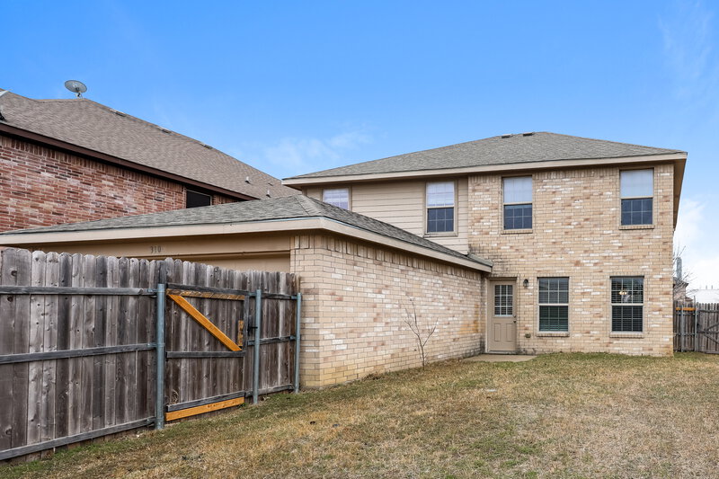 2,190/Mo, 310 Quail Run Rd Red Oak, TX 75154 Rear View