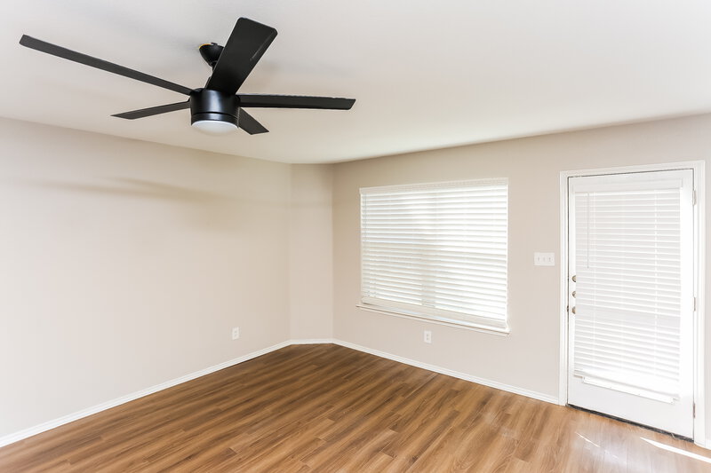 2,095/Mo, 9817 Stoney Bridge Rd Fort Worth, TX 76108 Living Room View