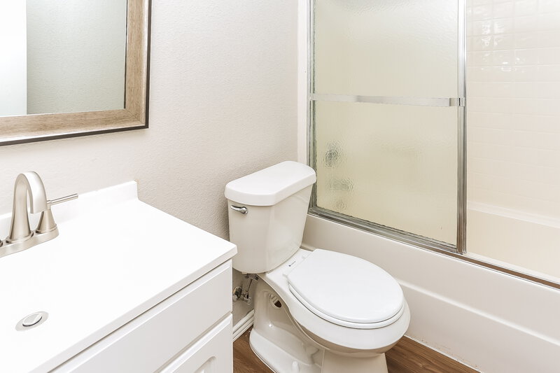 2,095/Mo, 9817 Stoney Bridge Rd Fort Worth, TX 76108 Bathroom View