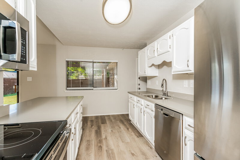 2,610/Mo, 1112 Cherokee Trail Plano, TX 75023 Kitchen View 3