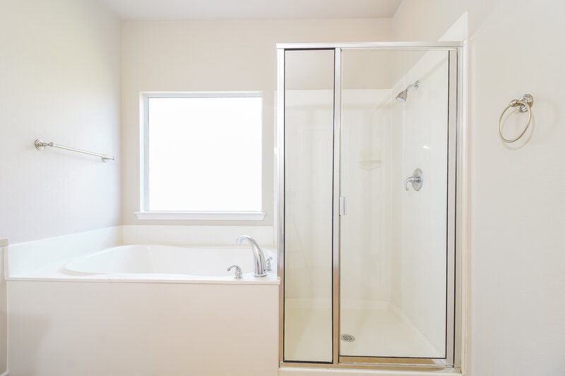 2,005/Mo, 10856 Hawks Landing Rd Haslet, TX 76052 Main Bathroom View