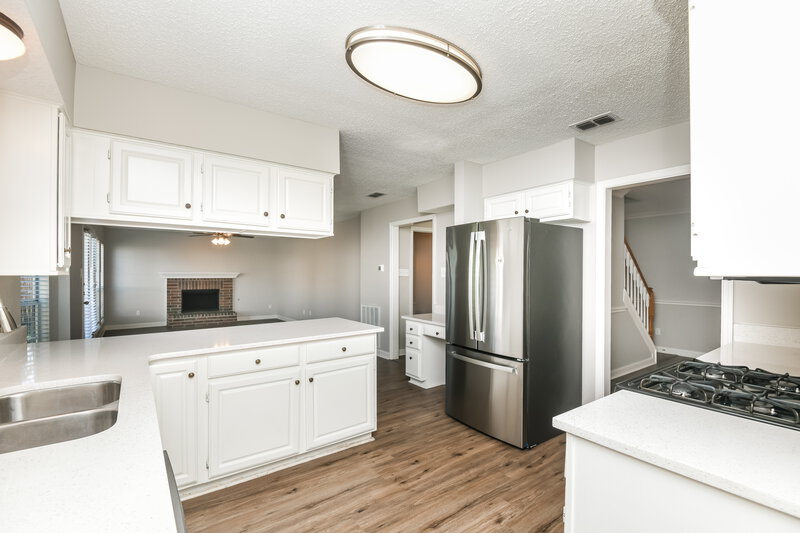 2,680/Mo, 5429 Crater Lake Dr Fort Worth, TX 76137 Kitchen View 2