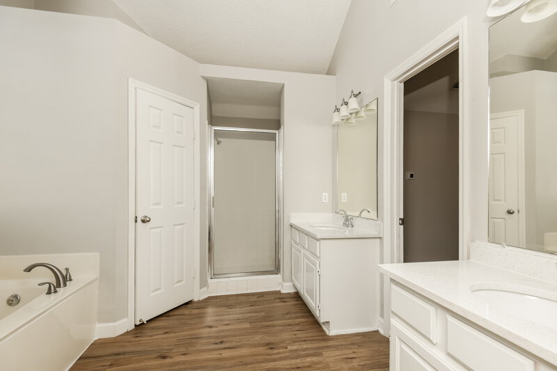 2,680/Mo, 5429 Crater Lake Dr Fort Worth, TX 76137 Main Bathroom View