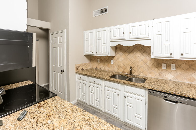 1,750/Mo, 4336 Pepperbush Dr Fort Worth, TX 76137 Kitchen View