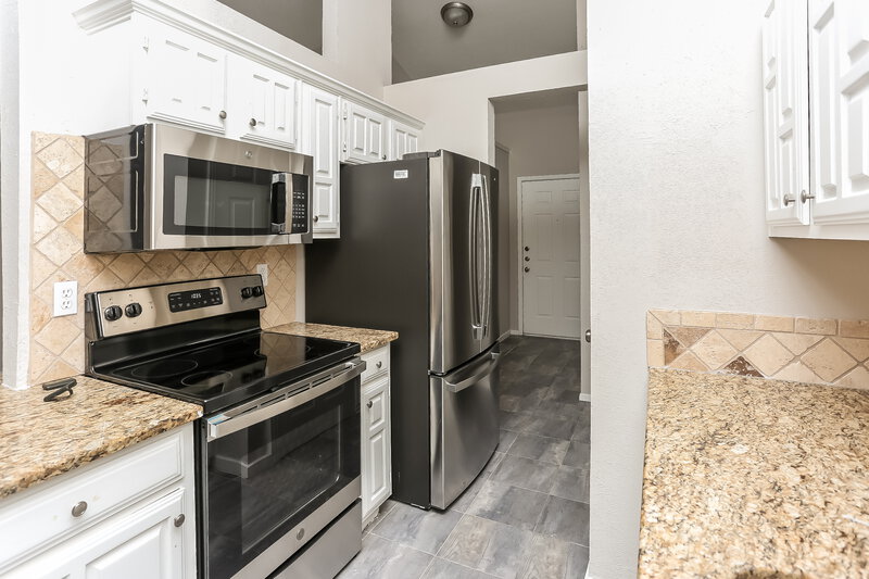 1,750/Mo, 4336 Pepperbush Dr Fort Worth, TX 76137 Kitchen View 2