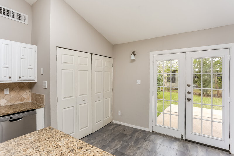 1,750/Mo, 4336 Pepperbush Dr Fort Worth, TX 76137 Kitchen View 3