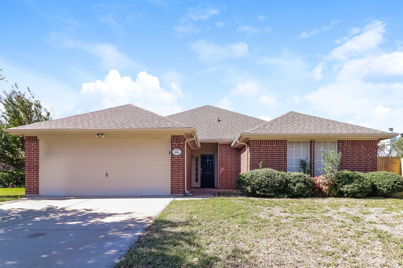 2,300/Mo, 304 Garrett St Burleson, TX 76028 External View