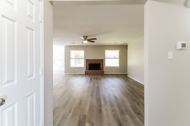 2,300/Mo, 304 Garrett St Burleson, TX 76028 Living Room View