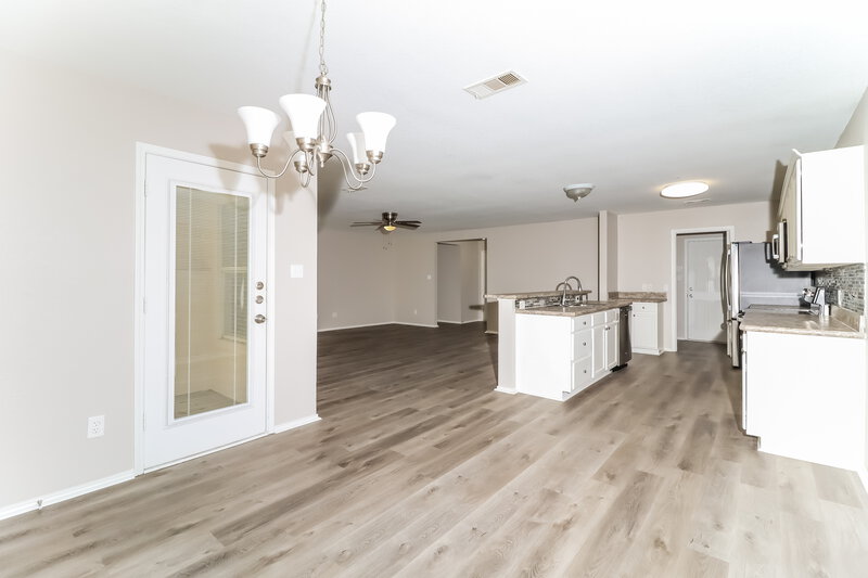 2,300/Mo, 304 Garrett St Burleson, TX 76028 Dining Room View
