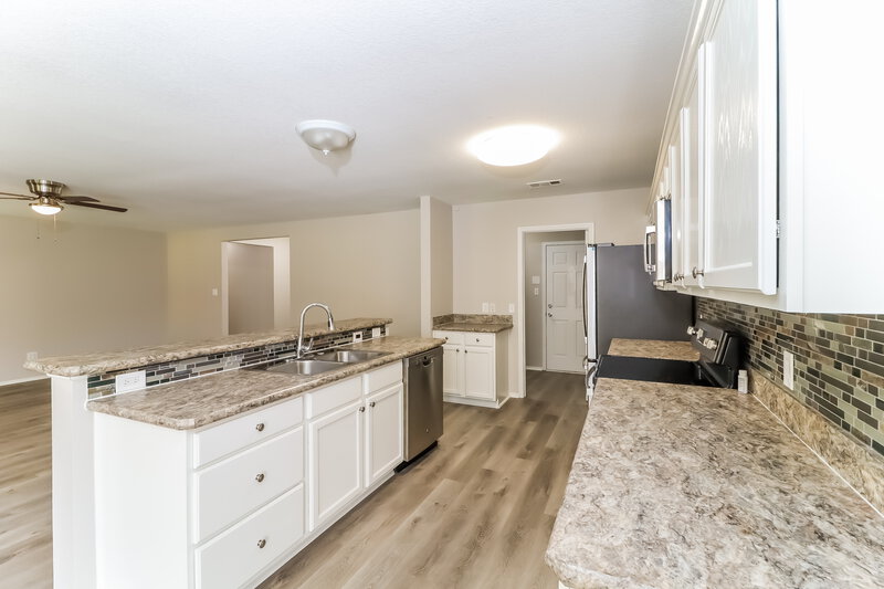 2,300/Mo, 304 Garrett St Burleson, TX 76028 Kitchen View