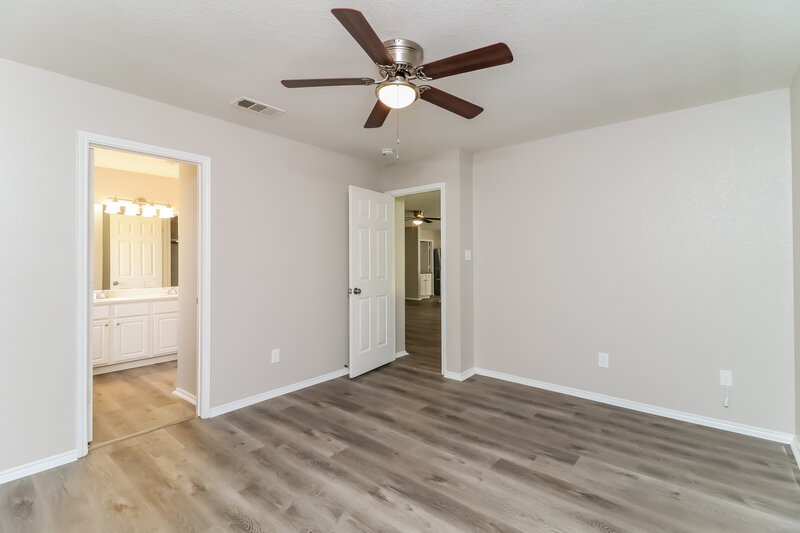 2,300/Mo, 304 Garrett St Burleson, TX 76028 Main Bedroom View 2