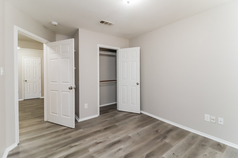 2,300/Mo, 304 Garrett St Burleson, TX 76028 Bedroom View