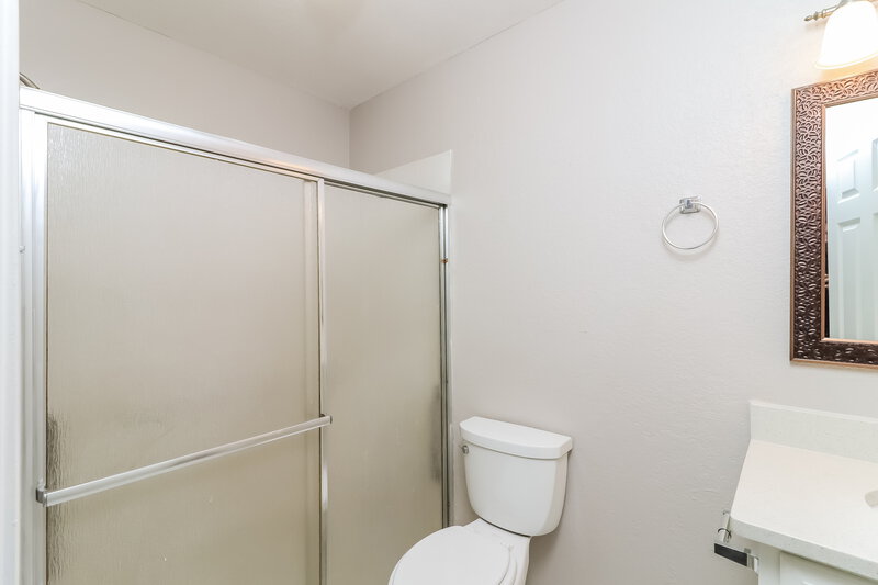 2,300/Mo, 304 Garrett St Burleson, TX 76028 Bathroom View