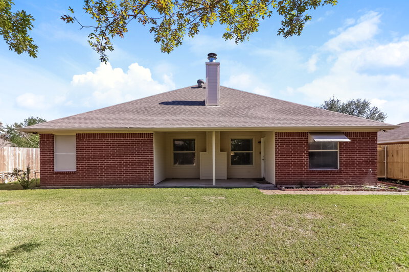 2,300/Mo, 304 Garrett St Burleson, TX 76028 Rear View