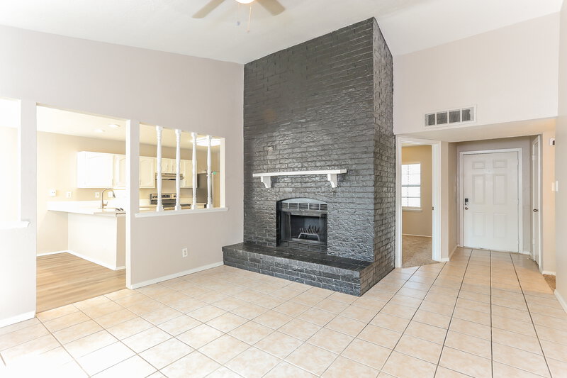 2,380/Mo, 4200 Cranbrook Dr Arlington, TX 76016 Living Room View 2
