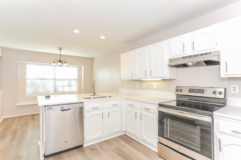 2,380/Mo, 4200 Cranbrook Dr Arlington, TX 76016 Kitchen View 2