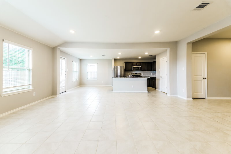 1,945/Mo, 710 Meadow Wood Ln Princeton, TX 75407 Living Room View 3