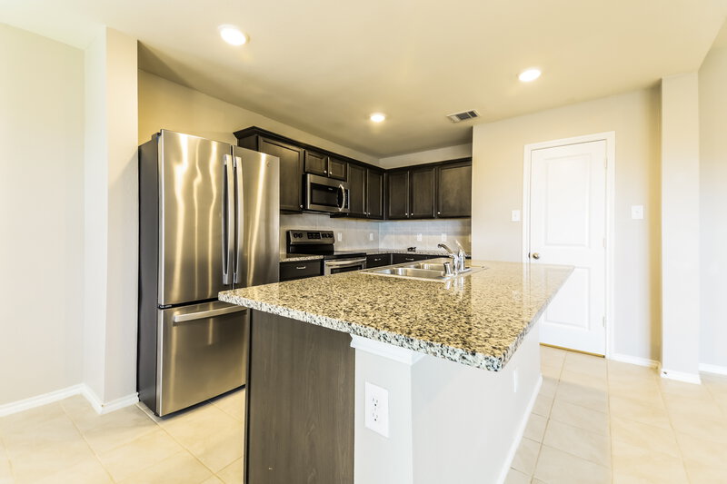 1,945/Mo, 710 Meadow Wood Ln Princeton, TX 75407 Kitchen View