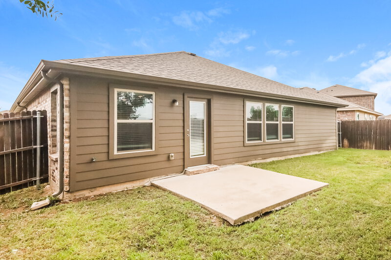 1,945/Mo, 710 Meadow Wood Ln Princeton, TX 75407 Rear View