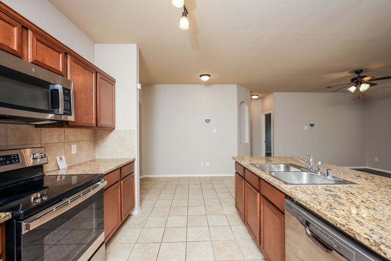 1,920/Mo, 1415 Jasper Xing Princeton, TX 75407 Kitchen View