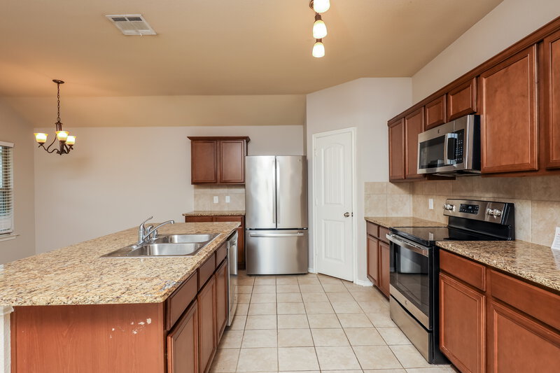 1,920/Mo, 1415 Jasper Xing Princeton, TX 75407 Kitchen View 2