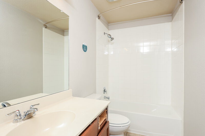 1,920/Mo, 1415 Jasper Xing Princeton, TX 75407 Bathroom View