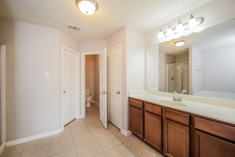1,865/Mo, 2105 Sweet Gum Dr Anna, TX 75409 Main Bathroom View