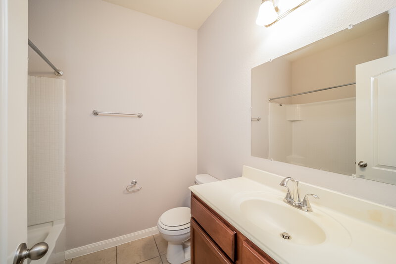 1,865/Mo, 2105 Sweet Gum Dr Anna, TX 75409 Bathroom View