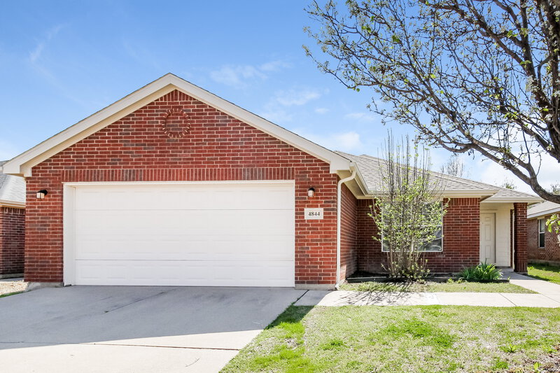 2,210/Mo, 4844 Trail Hollow Dr Fort Worth, TX 76244 External View