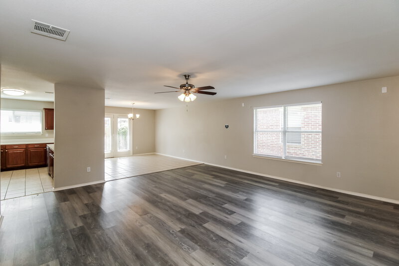 2,210/Mo, 4844 Trail Hollow Dr Fort Worth, TX 76244 Living Room View 2
