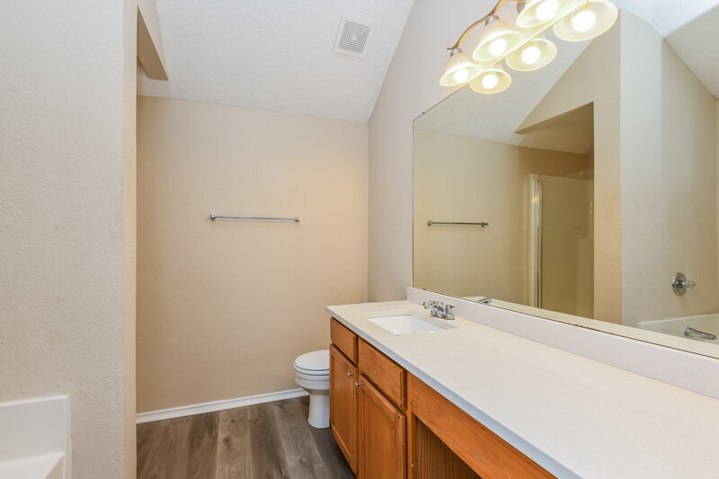 2,065/Mo, 3353 Chapel Wood Ct Fort Worth, TX 76116 Main Bathroom View