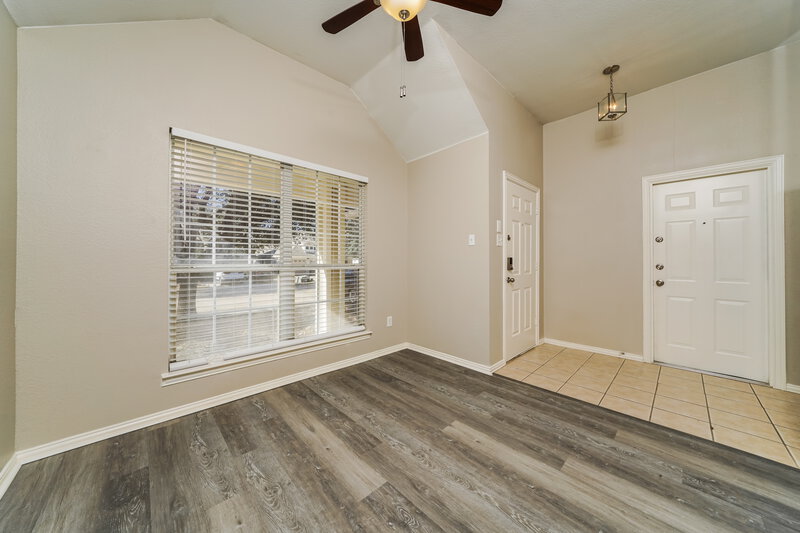 2,125/Mo, 409 Creekview Dr Anna, TX 75409 Living Room View 2