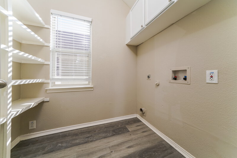 2,125/Mo, 409 Creekview Dr Anna, TX 75409 Laundry Room View