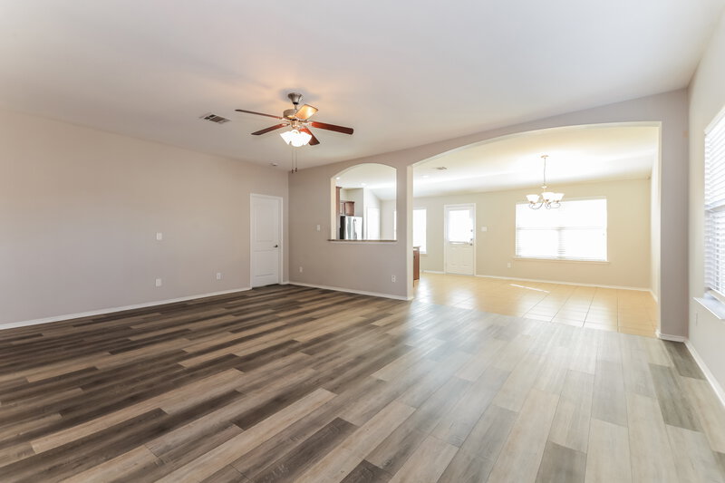 1,875/Mo, 120 Meadow Crest Dr Princeton, TX 75407 Living Room View