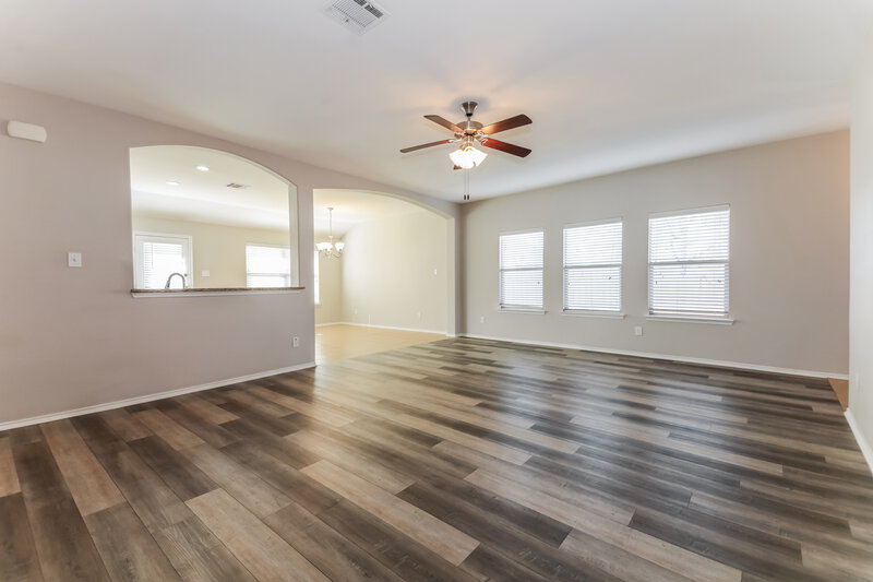 1,875/Mo, 120 Meadow Crest Dr Princeton, TX 75407 Living Room View 2